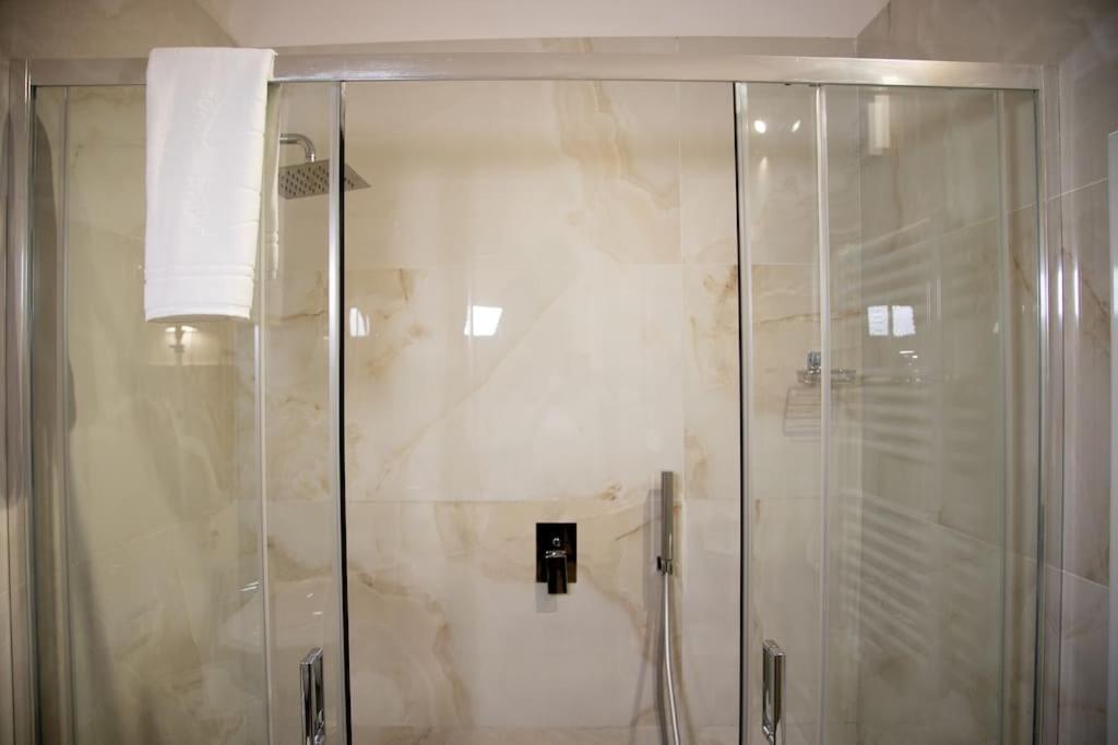 Intero Alloggio - Chiaia Naples Extérieur photo