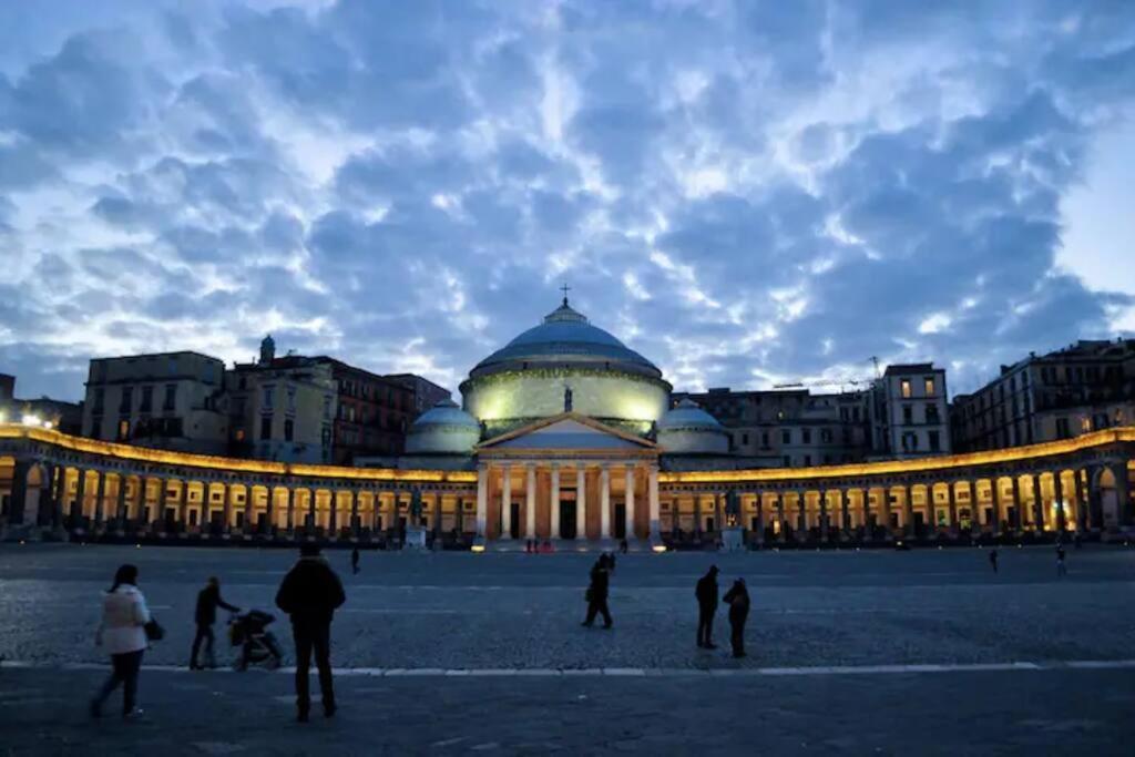 Intero Alloggio - Chiaia Naples Extérieur photo