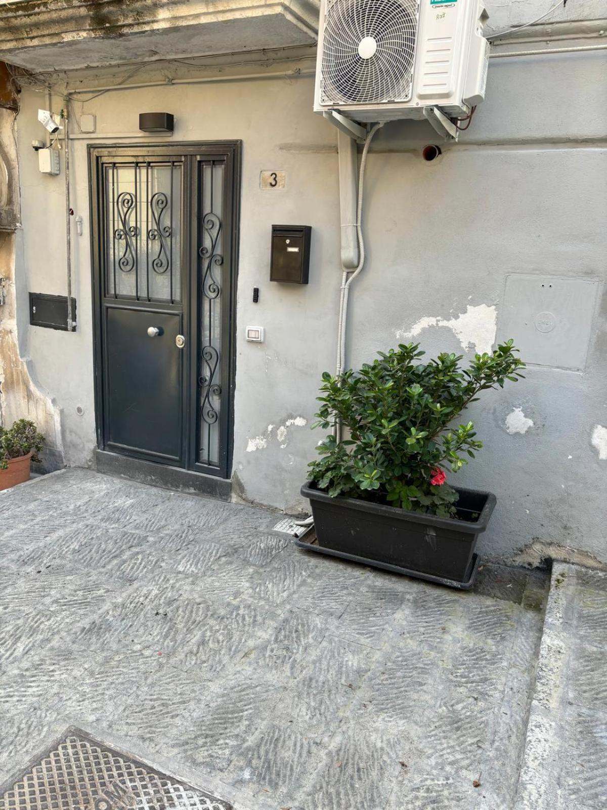 Intero Alloggio - Chiaia Naples Extérieur photo