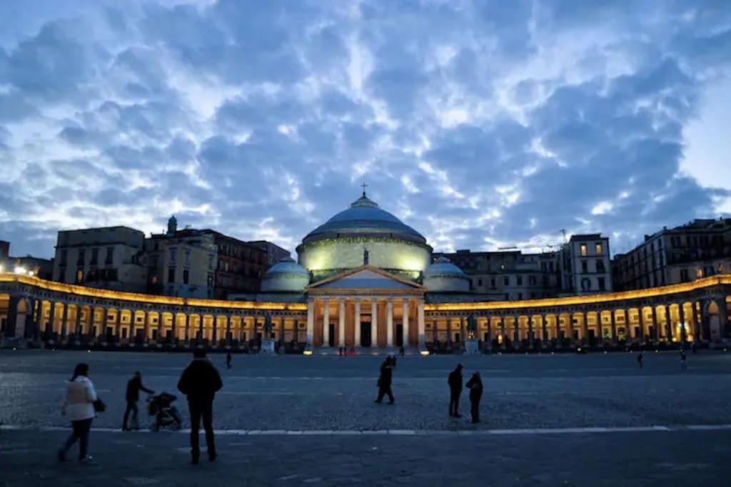 Intero Alloggio - Chiaia Naples Extérieur photo